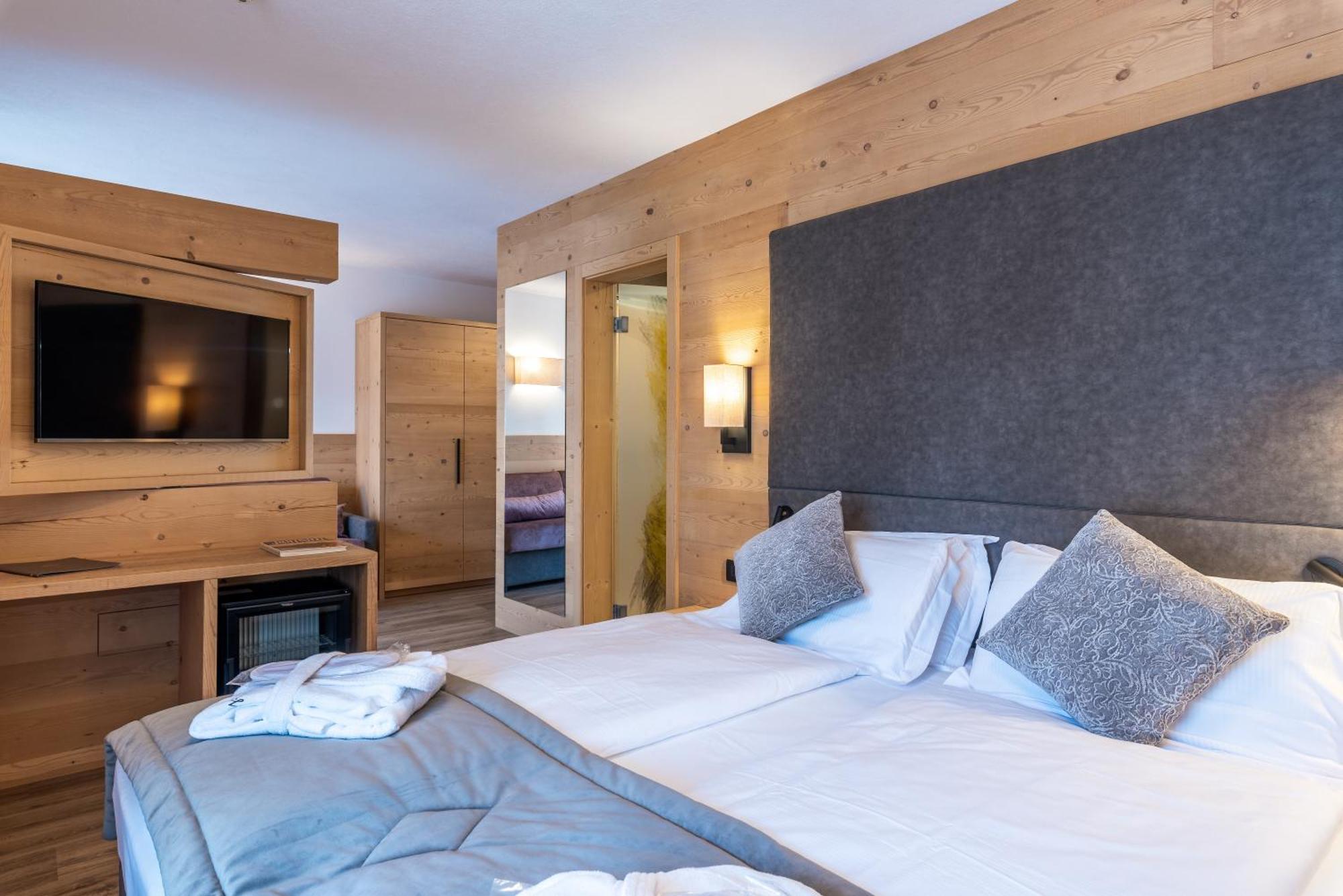 Hotel Meida Поцца-ди-Фасса Экстерьер фото