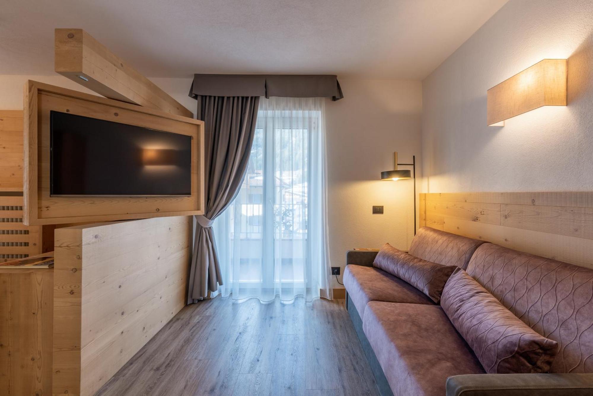 Hotel Meida Поцца-ди-Фасса Экстерьер фото
