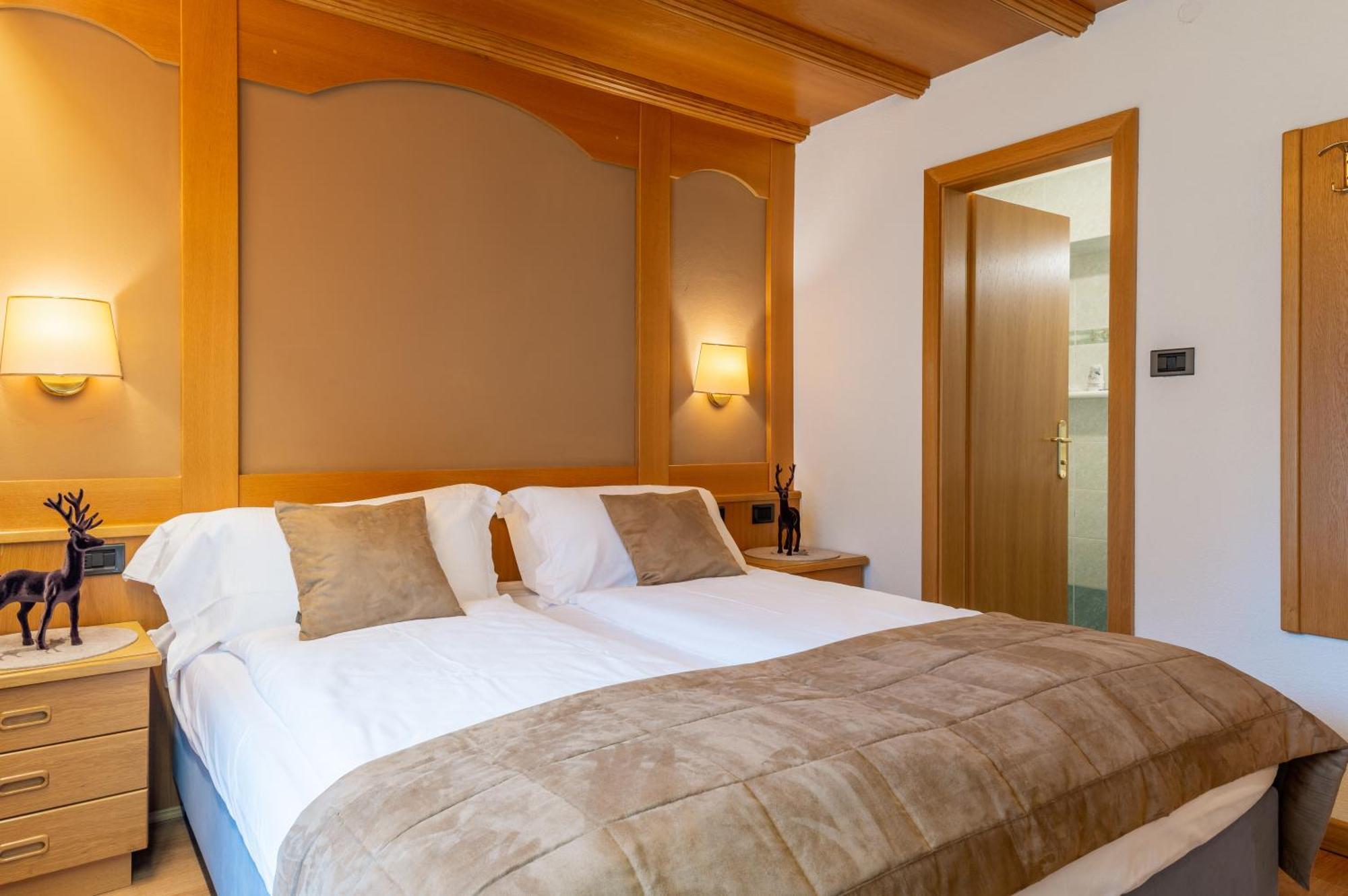 Hotel Meida Поцца-ди-Фасса Экстерьер фото