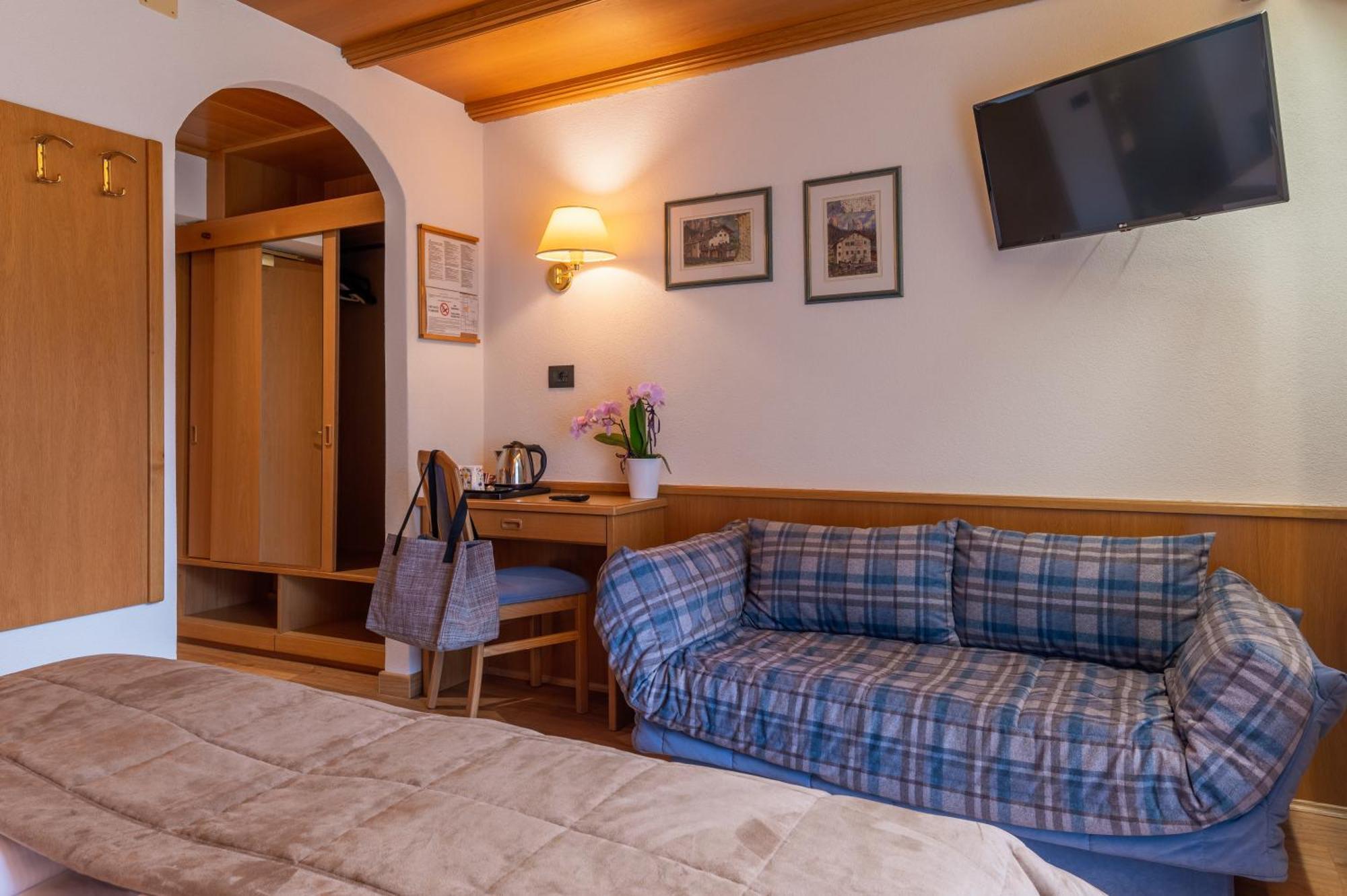 Hotel Meida Поцца-ди-Фасса Экстерьер фото