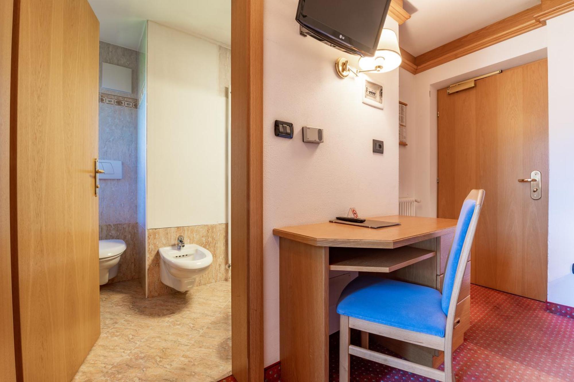 Hotel Meida Поцца-ди-Фасса Экстерьер фото