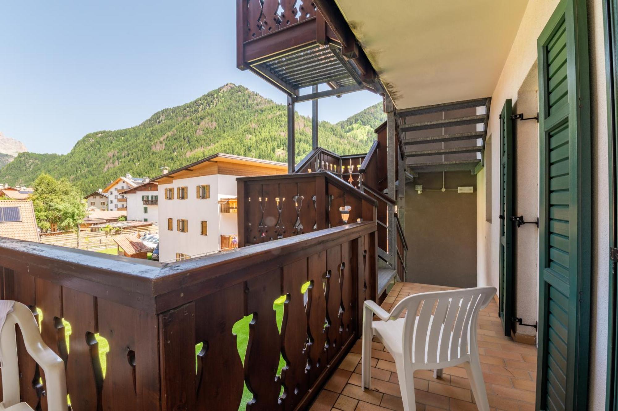 Hotel Meida Поцца-ди-Фасса Экстерьер фото