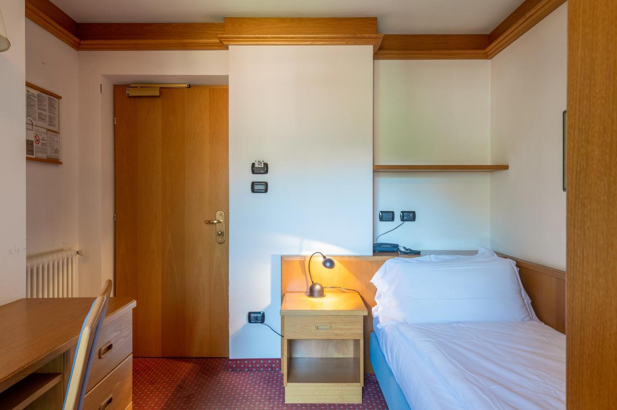 Hotel Meida Поцца-ди-Фасса Экстерьер фото