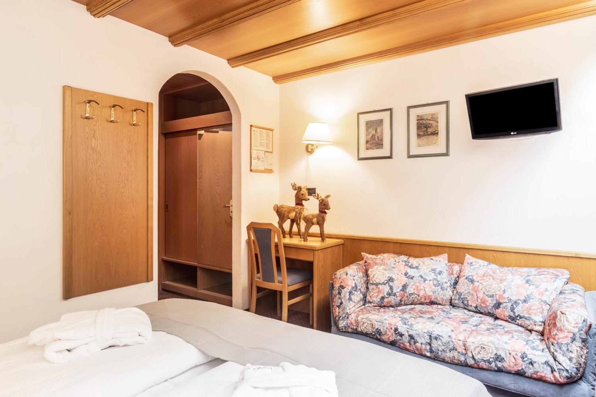Hotel Meida Поцца-ди-Фасса Экстерьер фото
