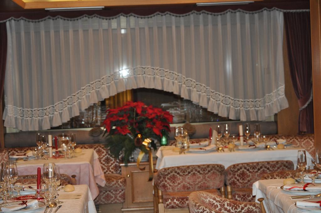 Hotel Meida Поцца-ди-Фасса Экстерьер фото