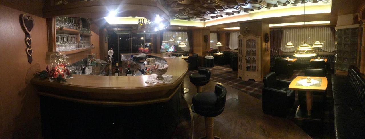 Hotel Meida Поцца-ди-Фасса Экстерьер фото